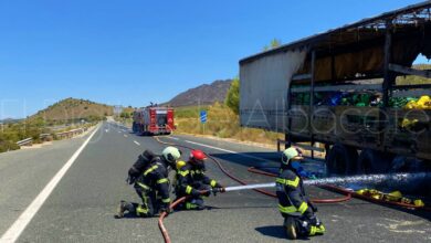 Así quedó el camión tras el accidente y salir ardiendo