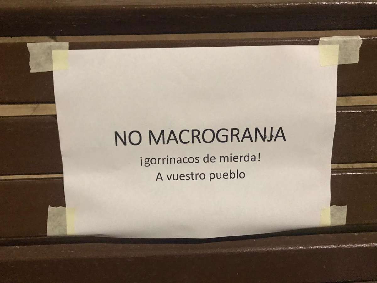 Una comarca de Albacete en pie de guerra contra la macrogranja de cerdos que quiere instalar El Pozo