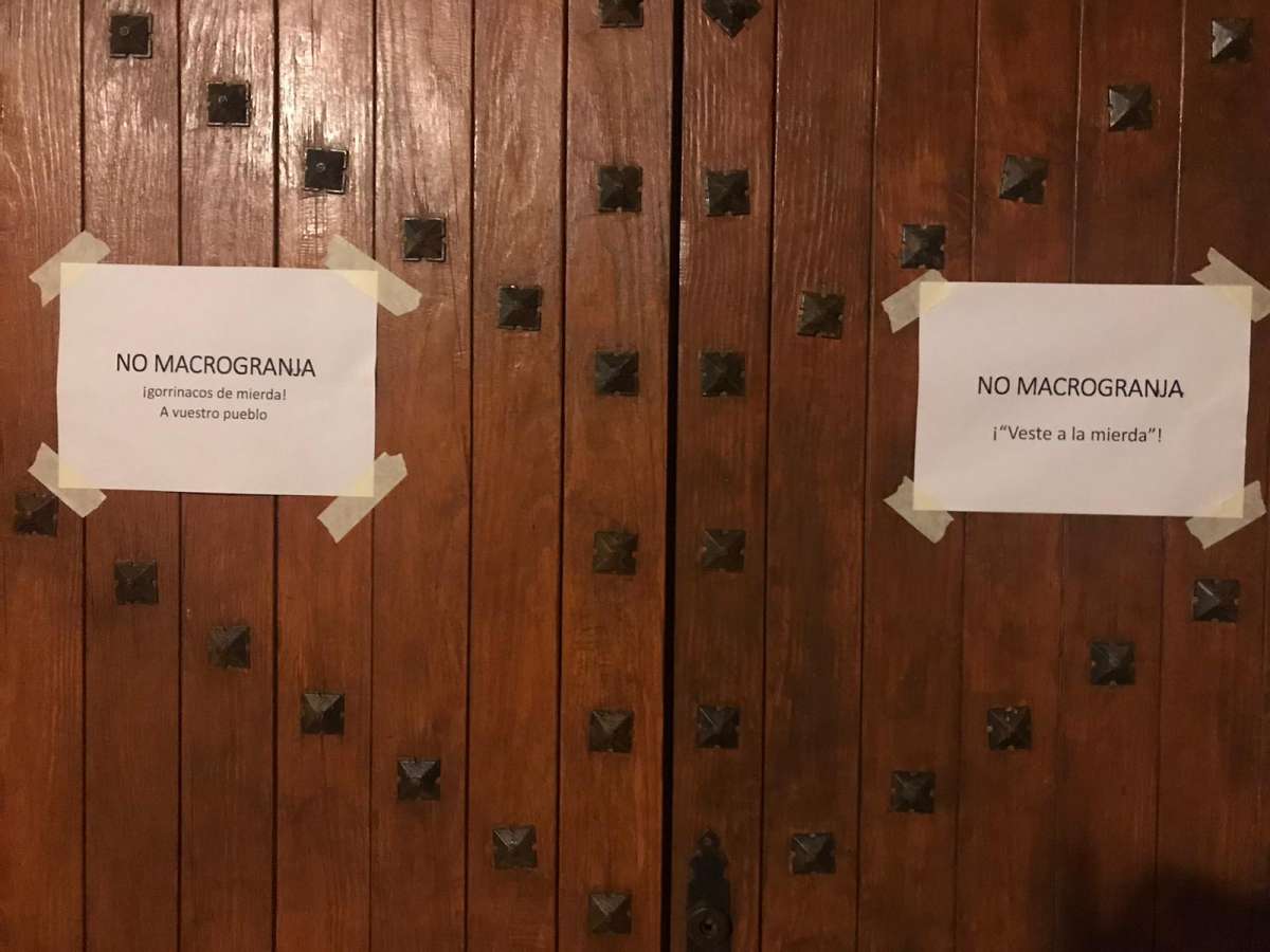 Una comarca de Albacete en pie de guerra contra la macrogranja de cerdos que quiere instalar El Pozo