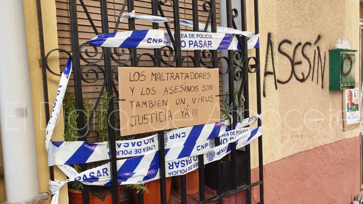 Aparecen pintadas en la casa en la que mataron a María Isabel