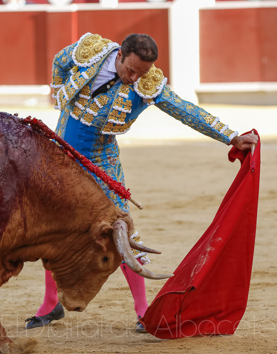Manzanares abre la primera Puerta Grande de la Feria Taurina de Albacete