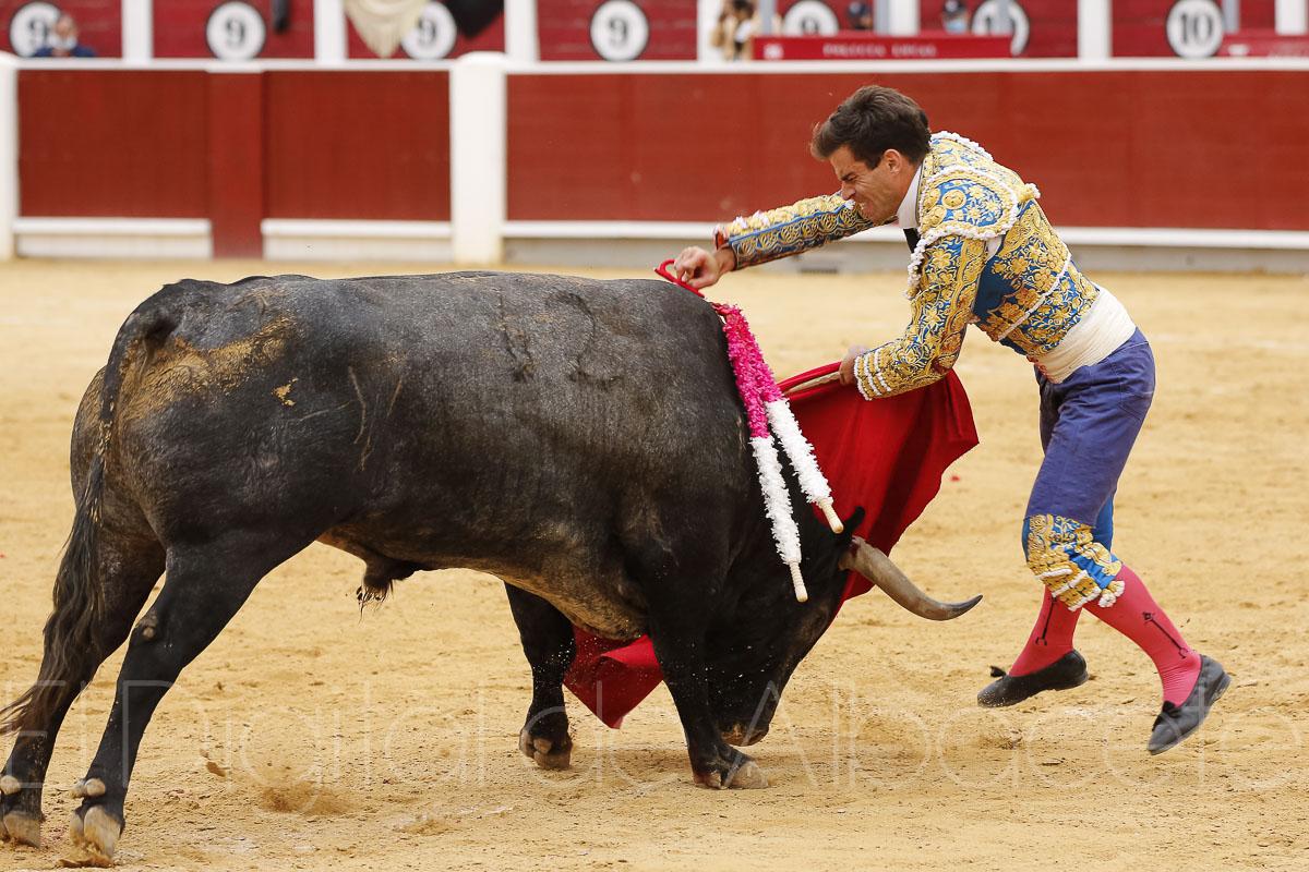 Rubén Pinar y Sergio Serrano triunfaron ante los Victorinos en la Plaza de Toros de Albacete