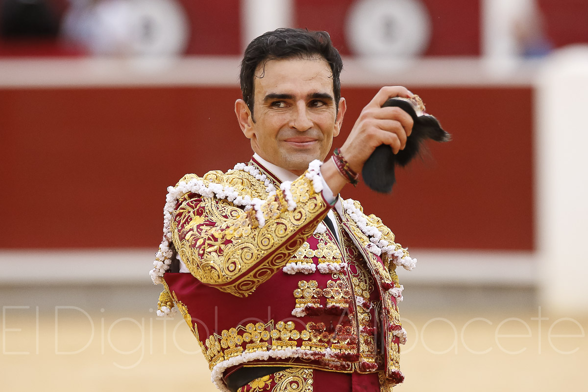 Rubén Pinar y Sergio Serrano triunfaron ante los Victorinos en la Plaza de Toros de Albacete