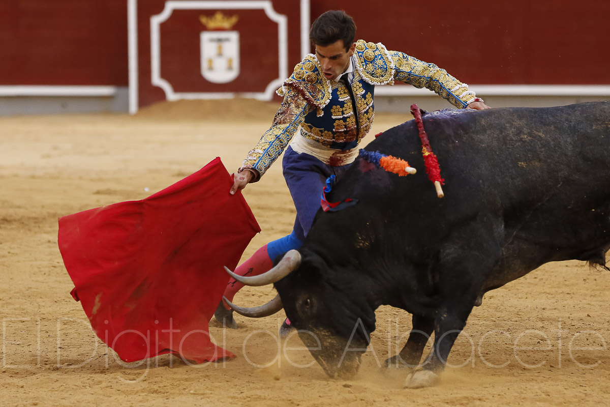 Rubén Pinar y Sergio Serrano triunfaron ante los Victorinos en la Plaza de Toros de Albacete