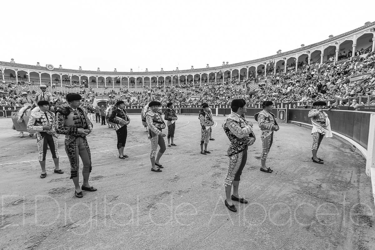 Rubén Pinar y Sergio Serrano triunfaron ante los Victorinos en la Plaza de Toros de Albacete