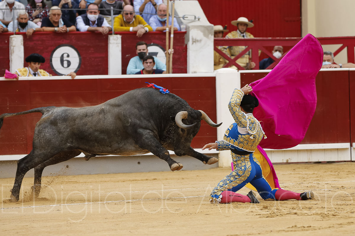 Rubén Pinar y Sergio Serrano triunfaron ante los Victorinos en la Plaza de Toros de Albacete