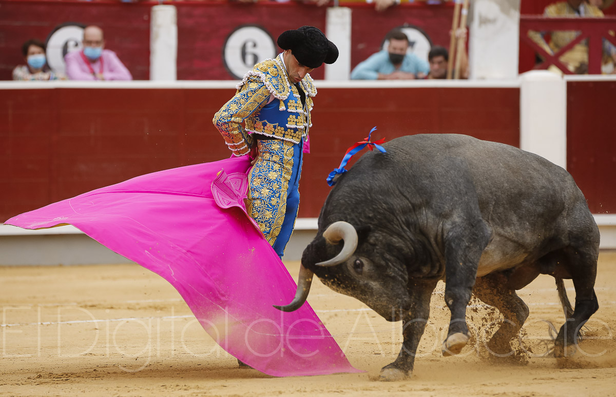 Rubén Pinar y Sergio Serrano triunfaron ante los Victorinos en la Plaza de Toros de Albacete