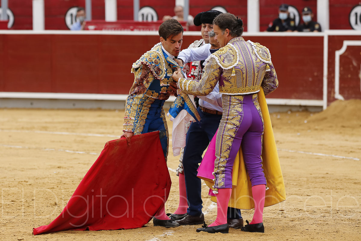 Rubén Pinar y Sergio Serrano triunfaron ante los Victorinos en la Plaza de Toros de Albacete