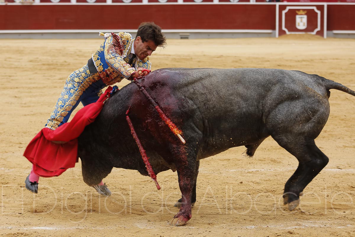 Rubén Pinar y Sergio Serrano triunfaron ante los Victorinos en la Plaza de Toros de Albacete