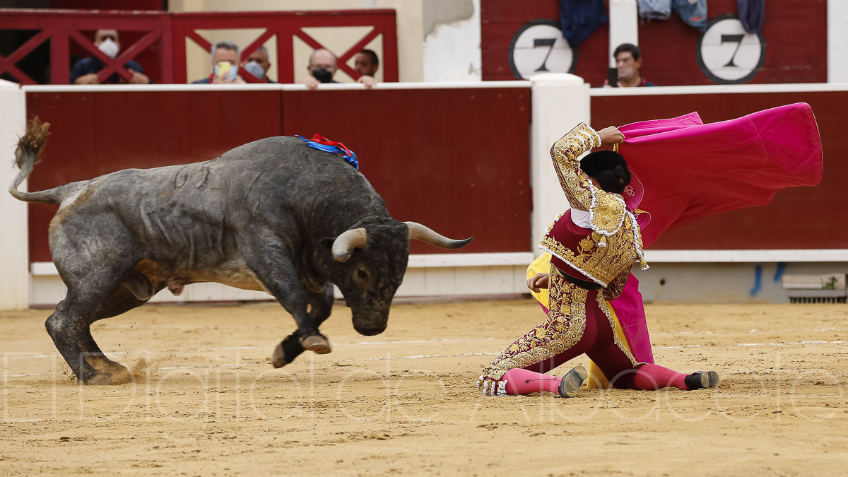 Rubén Pinar y Sergio Serrano triunfaron ante los Victorinos en la Plaza de Toros de Albacete