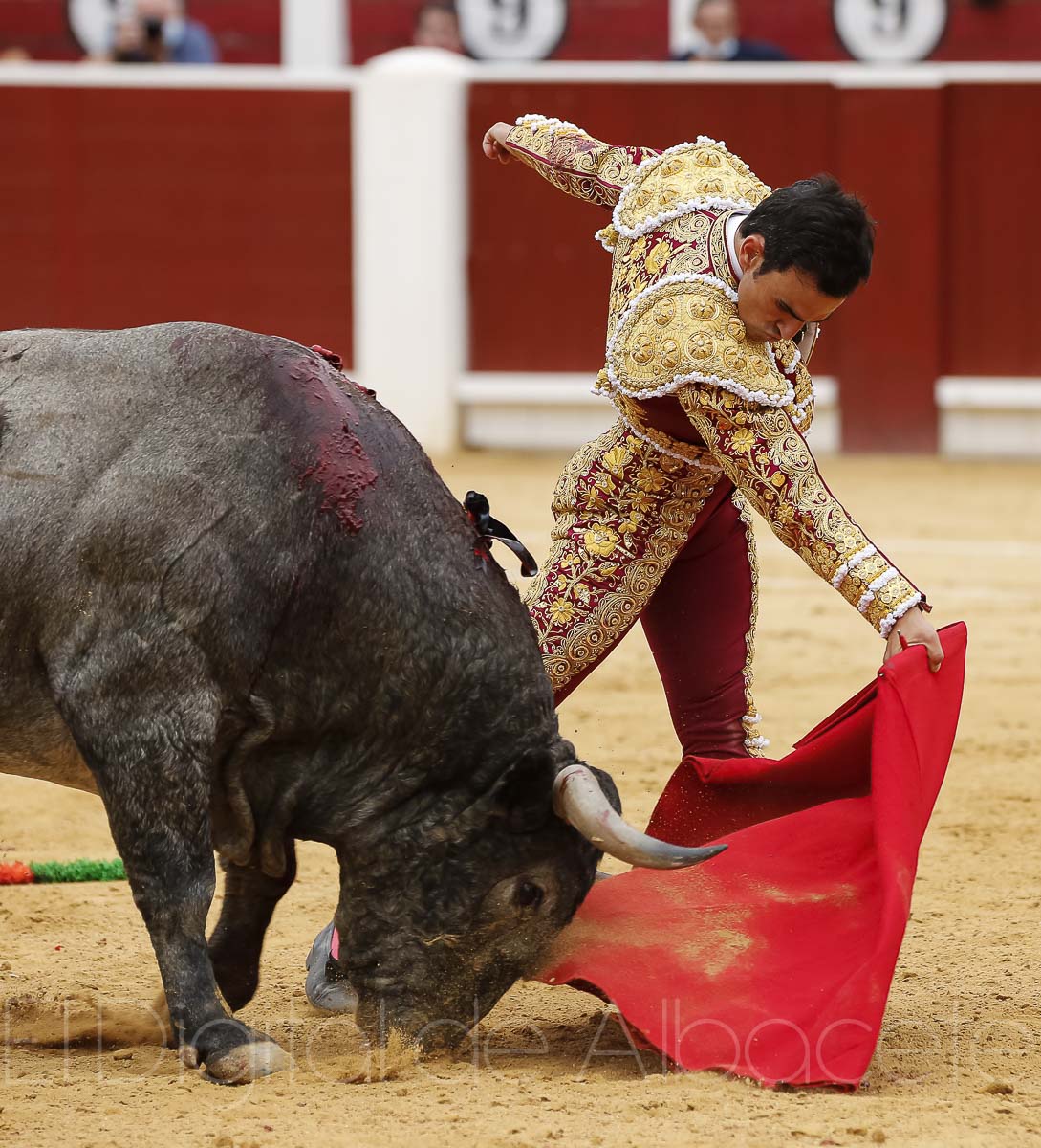 Rubén Pinar y Sergio Serrano triunfaron ante los Victorinos en la Plaza de Toros de Albacete