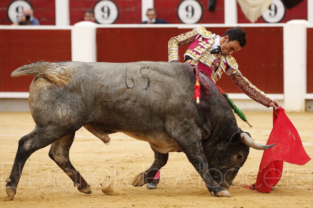 Rubén Pinar y Sergio Serrano triunfaron ante los Victorinos en la Plaza de Toros de Albacete