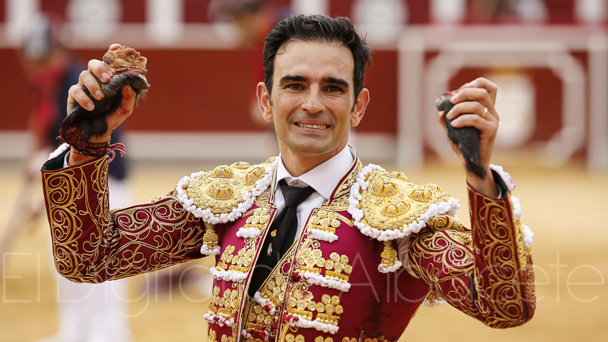Rubén Pinar y Sergio Serrano triunfaron ante los Victorinos en la Plaza de Toros de Albacete