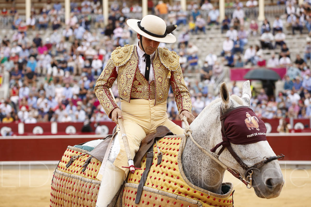 Rubén Pinar y Sergio Serrano triunfaron ante los Victorinos en la Plaza de Toros de Albacete