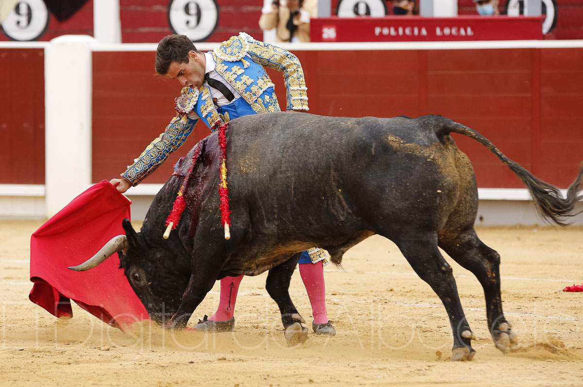 Rubén Pinar y Sergio Serrano triunfaron ante los Victorinos en la Plaza de Toros de Albacete