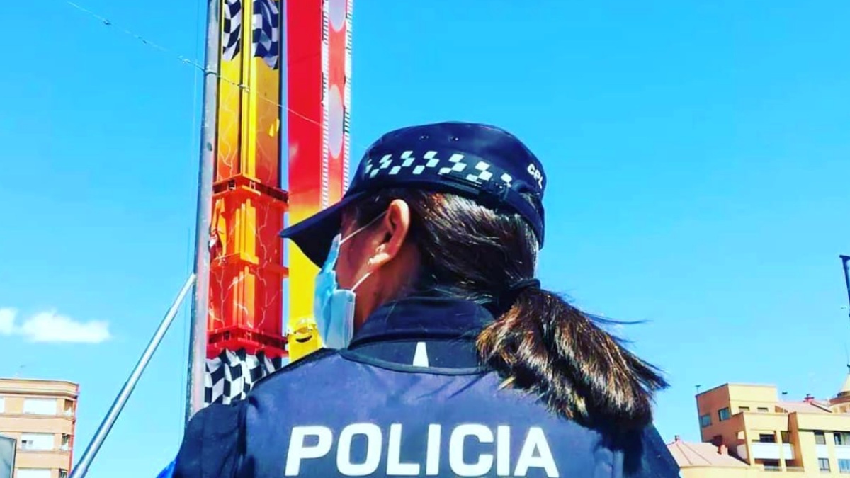 Una agente de la Policía Local en el recinto ferial de Albacete - FOTO DE ARCHIVO