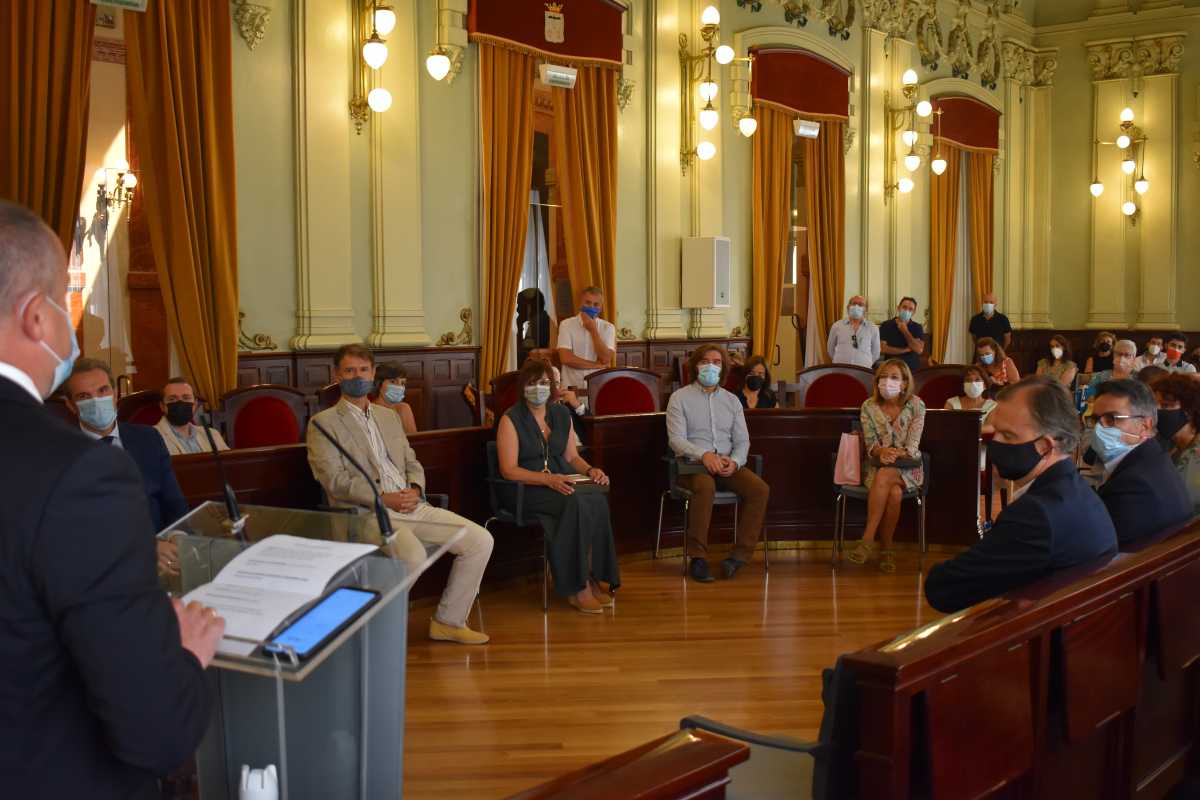 El alcalde de Albacete reconoce el trabajo de los trabajadores de la sanidad en la entrega de los 'Premios Altozano'