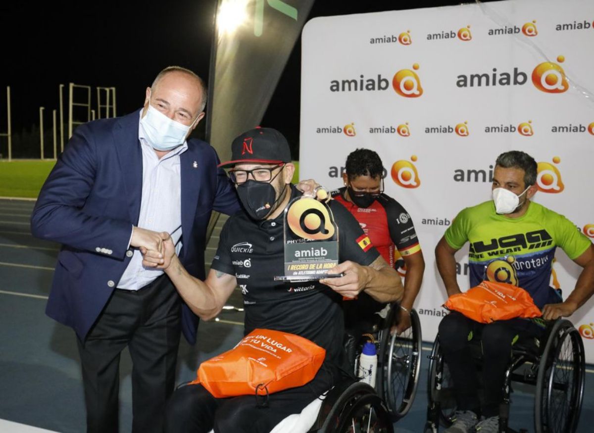Rafael Botello bate en Albacete el récord de la hora en silla de ruedas