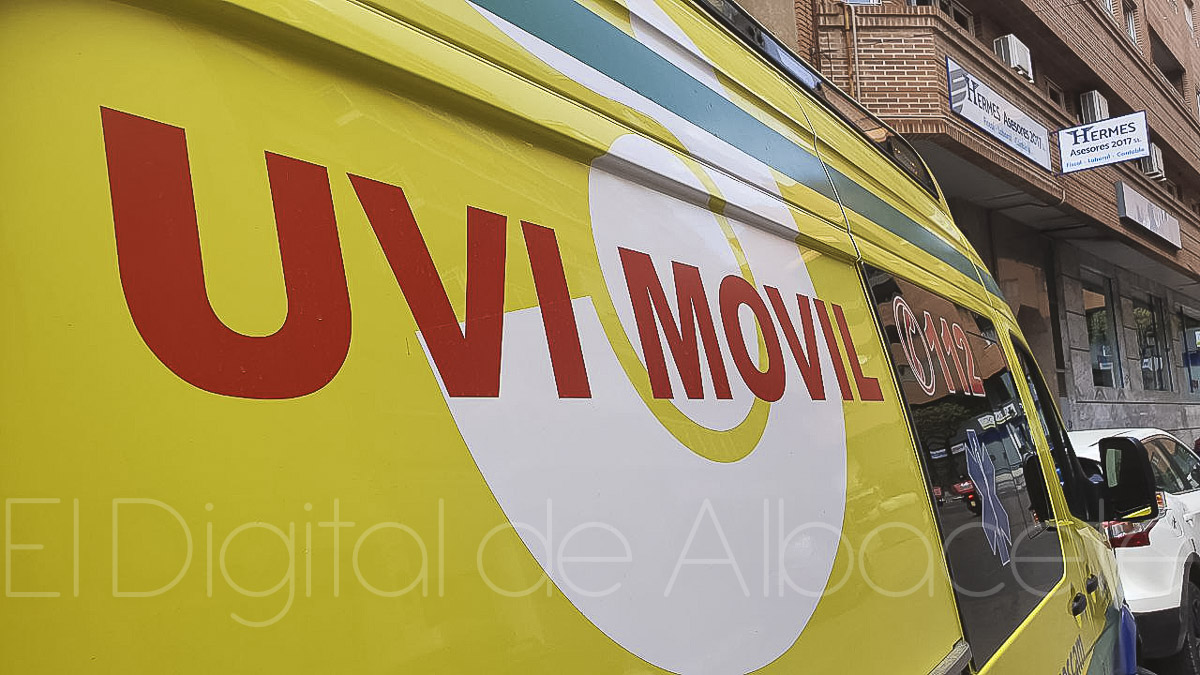 Una UVI móvil de Castilla-La Mancha en una foto de archivo