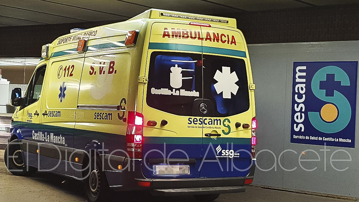 Una ambulancia en el Hospital de Albacete
