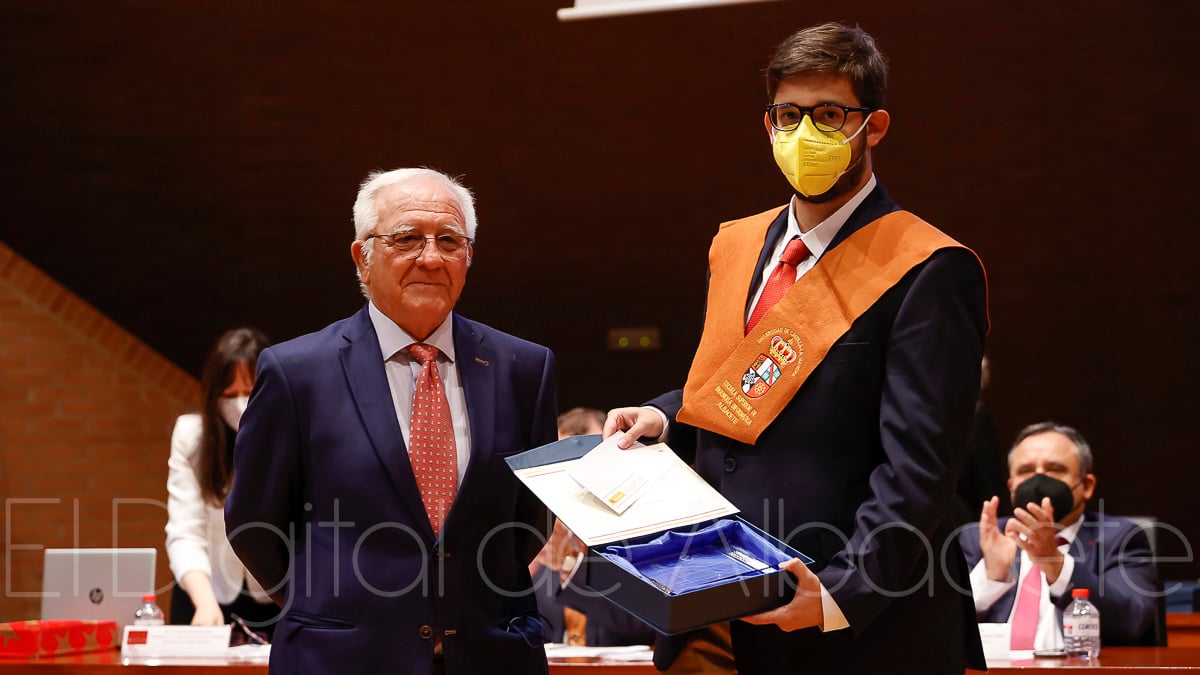 Fundación Campollano premia a un alumno de Ingeniería Informática de Albacete por su trabajo fin de grado contra cibercriminales