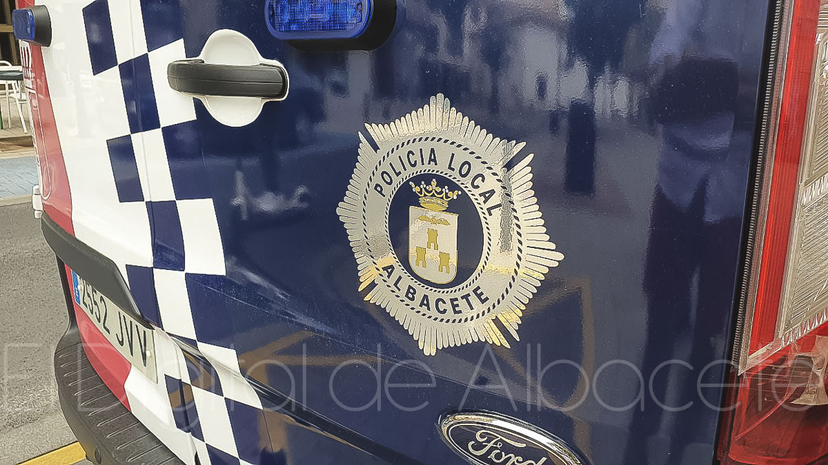 Un vehículo de la Policía Local de Albacete