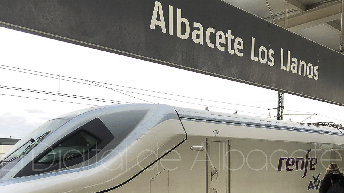 Un AVE en la estación de Albacete en una foto de archivo