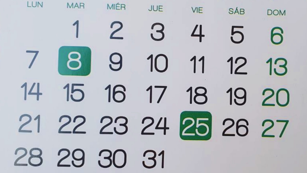 Una página del calendario - FOTO DE ARCHIVO