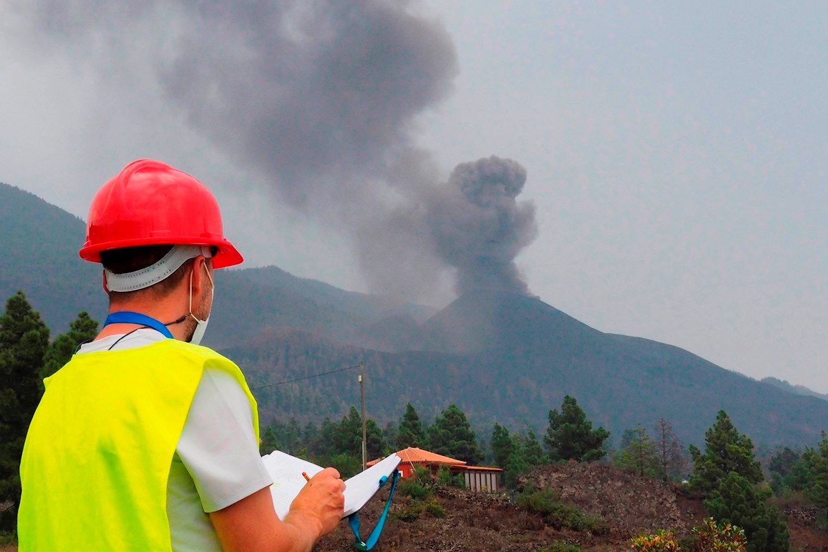 El trabajo de los científicos, clave en la crisis del volcán de La Palma