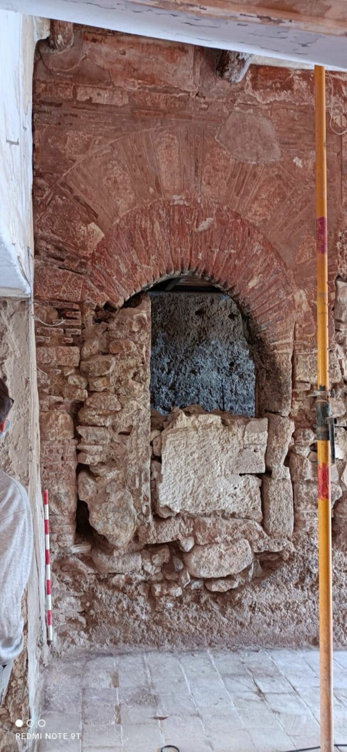 Las excavaciones arqueológicas en el castillo de Isso dejan al descubierto la puerta monumental de entrada a la fotaleza