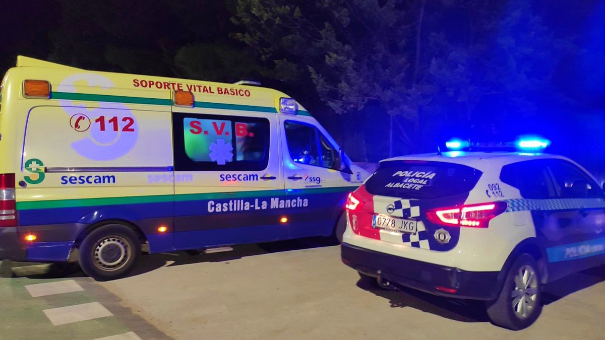 Policía y ambulancia en Albacete