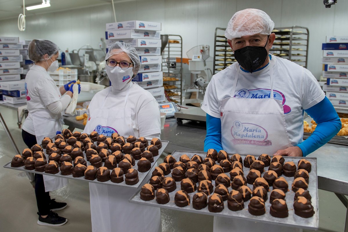 Los Magmitos, un delicioso pastel que emula la erupción de un volcán