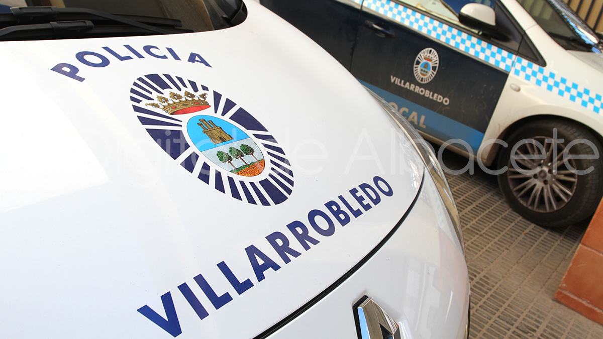 Foto de archivo: Coches de la Policía Local de Villarrobledo
