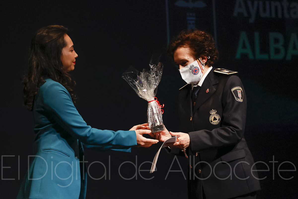 Albacete rinde homenaje, en su 646º aniversario como ciudad, a las personas que cubrieron servicios esenciales durante los peores momentos de la pandemia