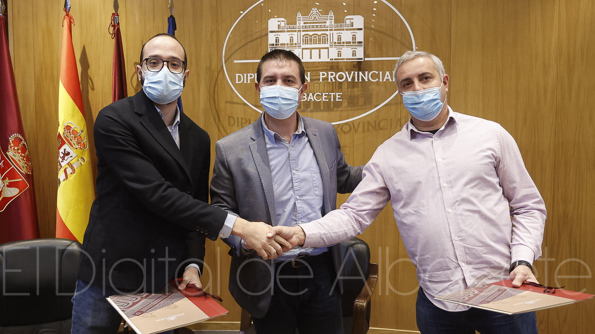 Un momento de la rueda de prensa tras el anuncio del acuerdo