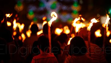 Desfile de antorchas en la noche de San Juan en Albacete