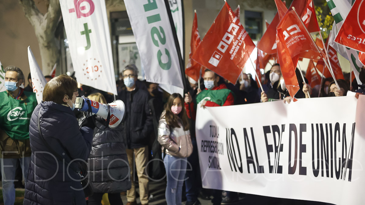 Concentración en Albacete ante el ERE planteado por Unicaja-Liberbank