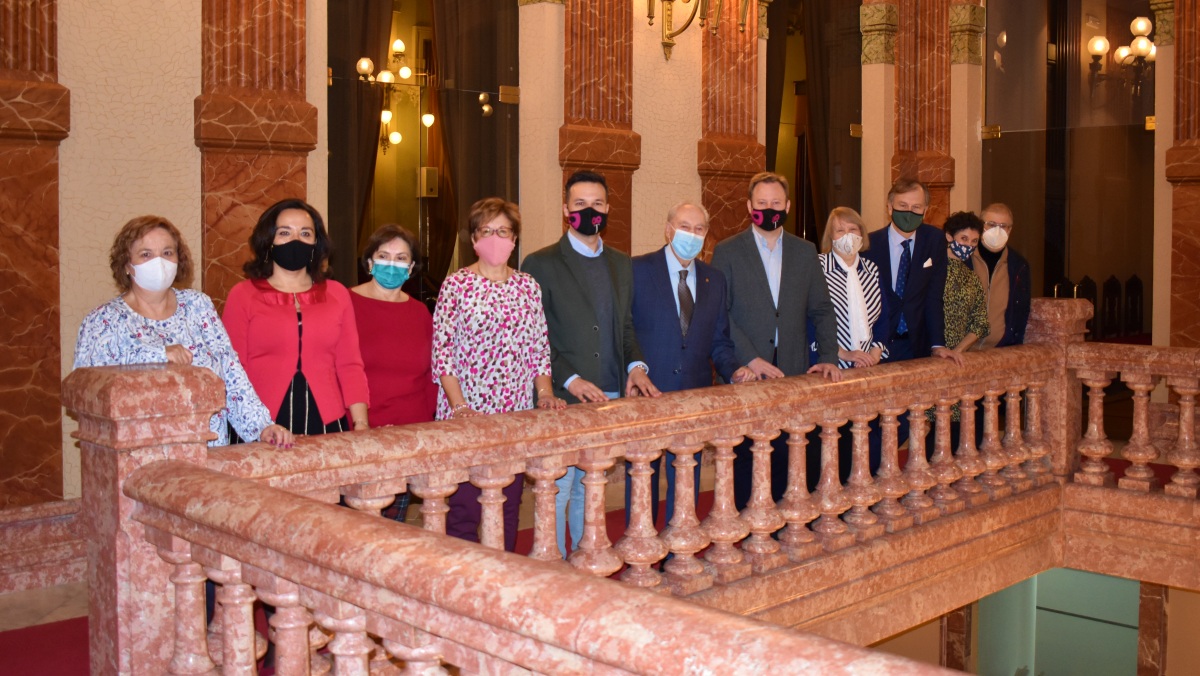 Foto de familia tras la presentación del Concurso de Canto Ciudad de Albacete