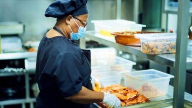 Una trabajadora de nacionalidad extranjera