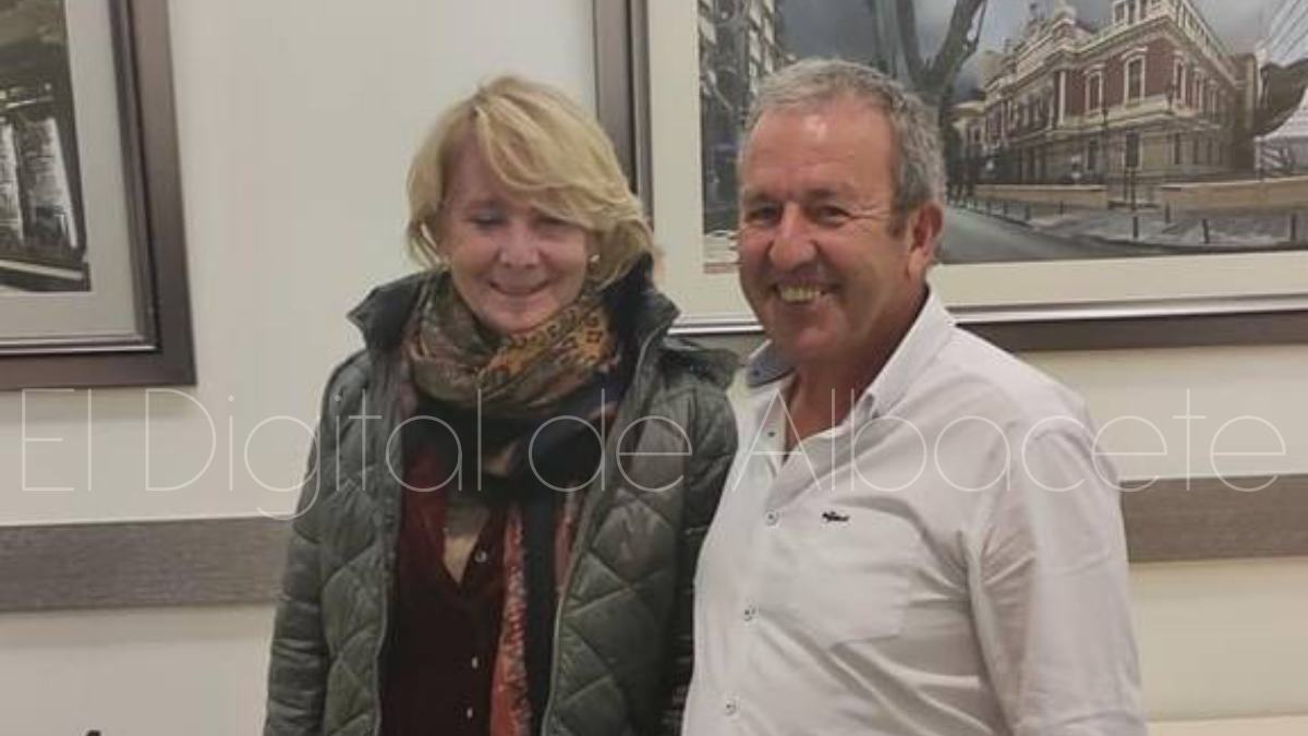 Esperanza Aguirre junto al dueño del restaurante 'Caldereros', Miguel Ángel Jiménez