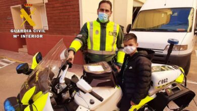 Emmanuel en su visita a la Guardia Civil de Albacete