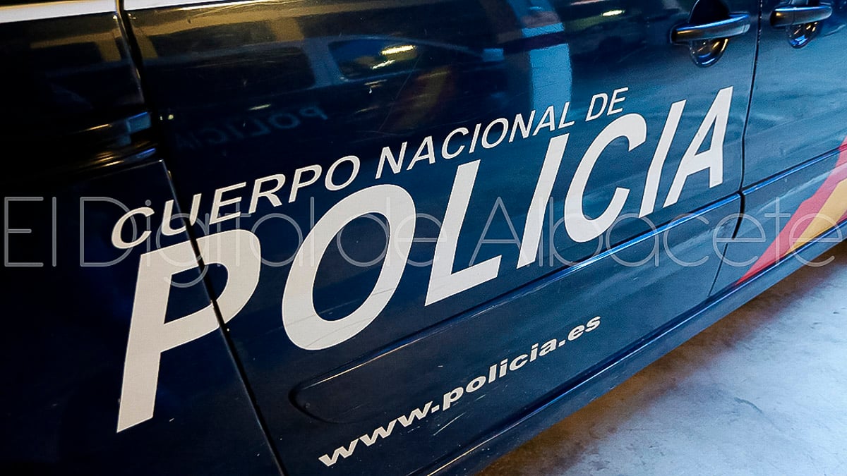 Foto de archivo. Coche de la Policía Nacional en Albacete