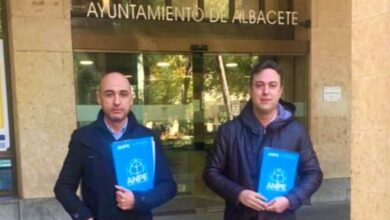 “la dignificación de la labor del profesorado, y el reconocimiento del esfuerzo y la dedicación que los docentes están realizando para llevar la Educación a todo el alumnado”