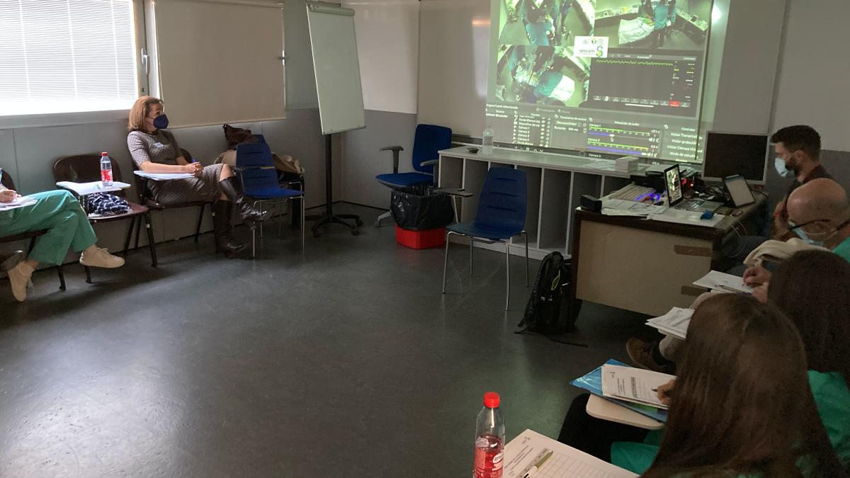 Profesionales de la Gerencia de Atención Integrada de Albacete se forman en el manejo de situaciones críticas