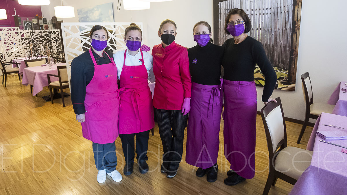 El equipo del restaurante 'Azafrán' está integrado por mujeres