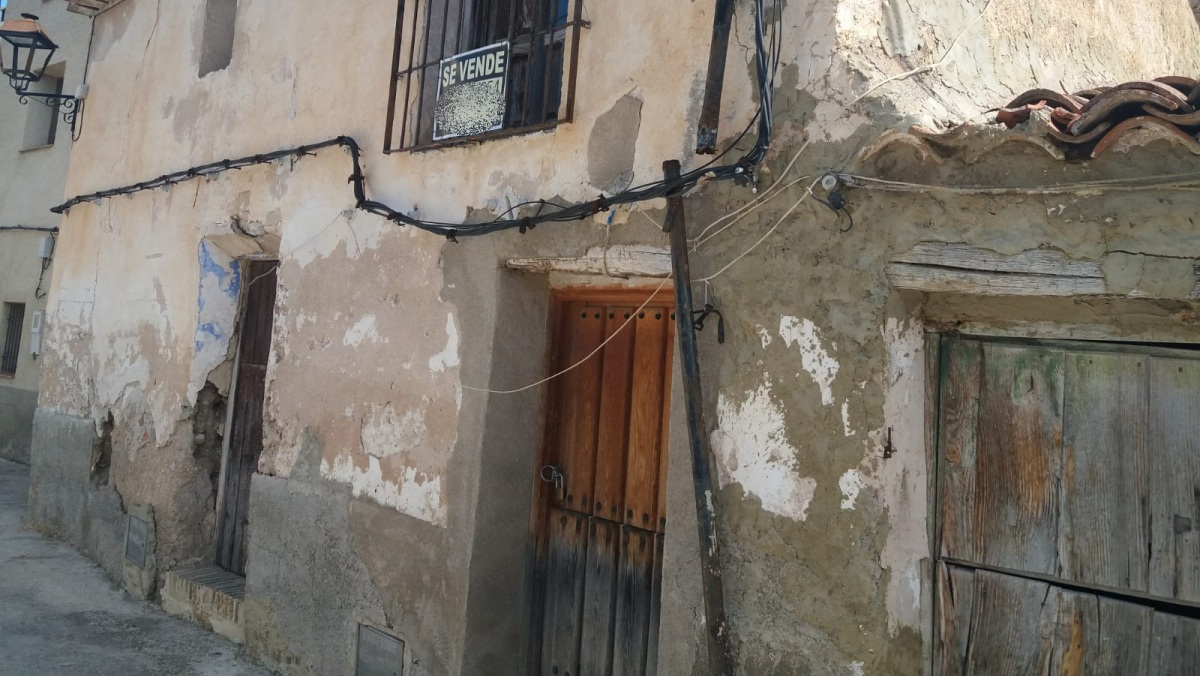 Edificio en estado de ruina en Letur