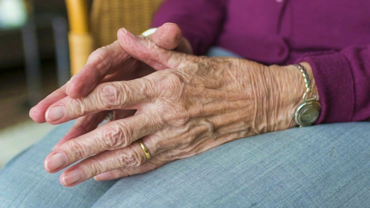 Una persona de edad avanzada