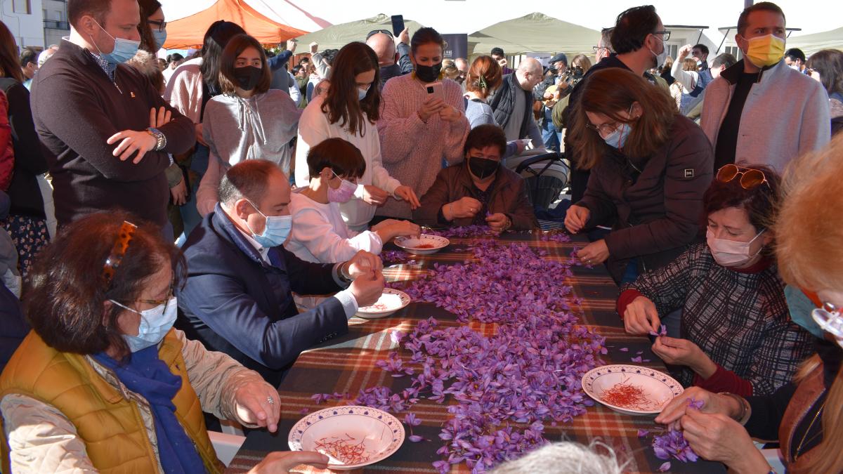 El Ayuntamiento respalda a Santa Ana en su esfuerzo por conservar y divulgar el cultivo del azafrán