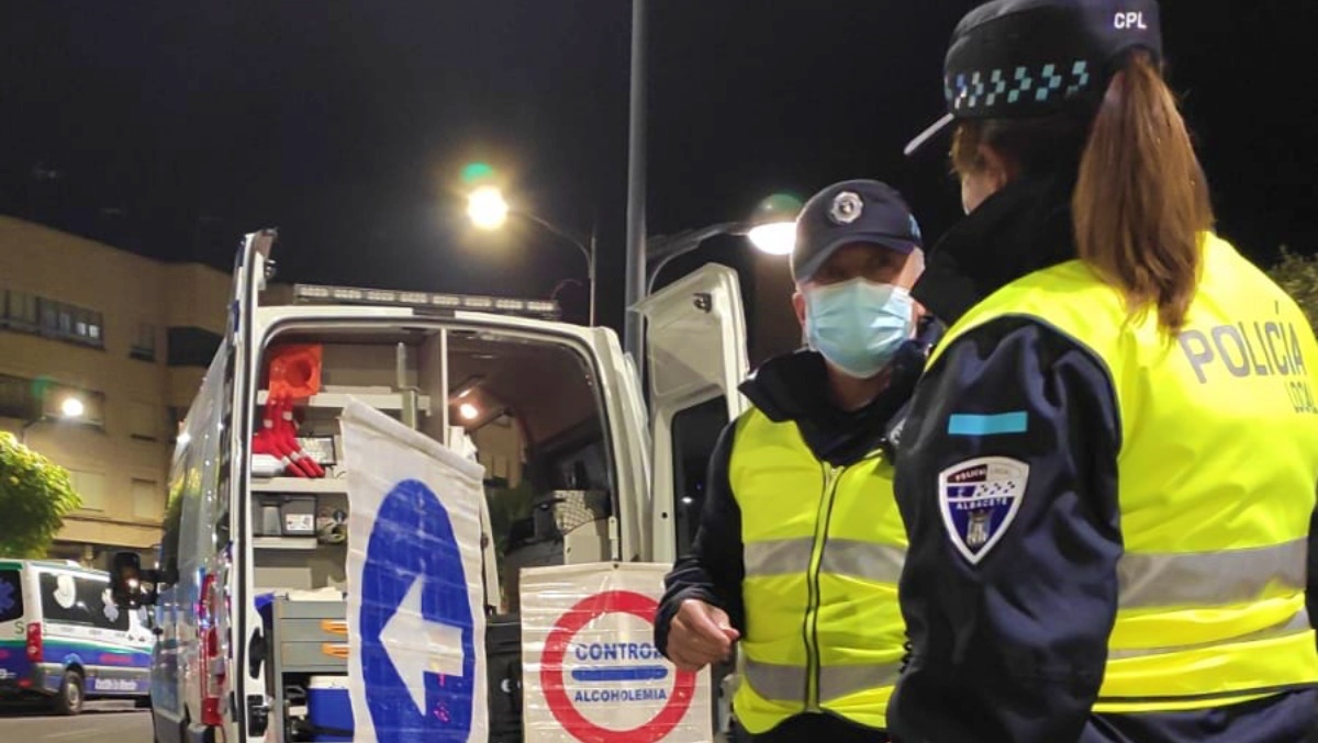 Un control de alcoholemia de la Policía Local de Albacete en una foto de archivo