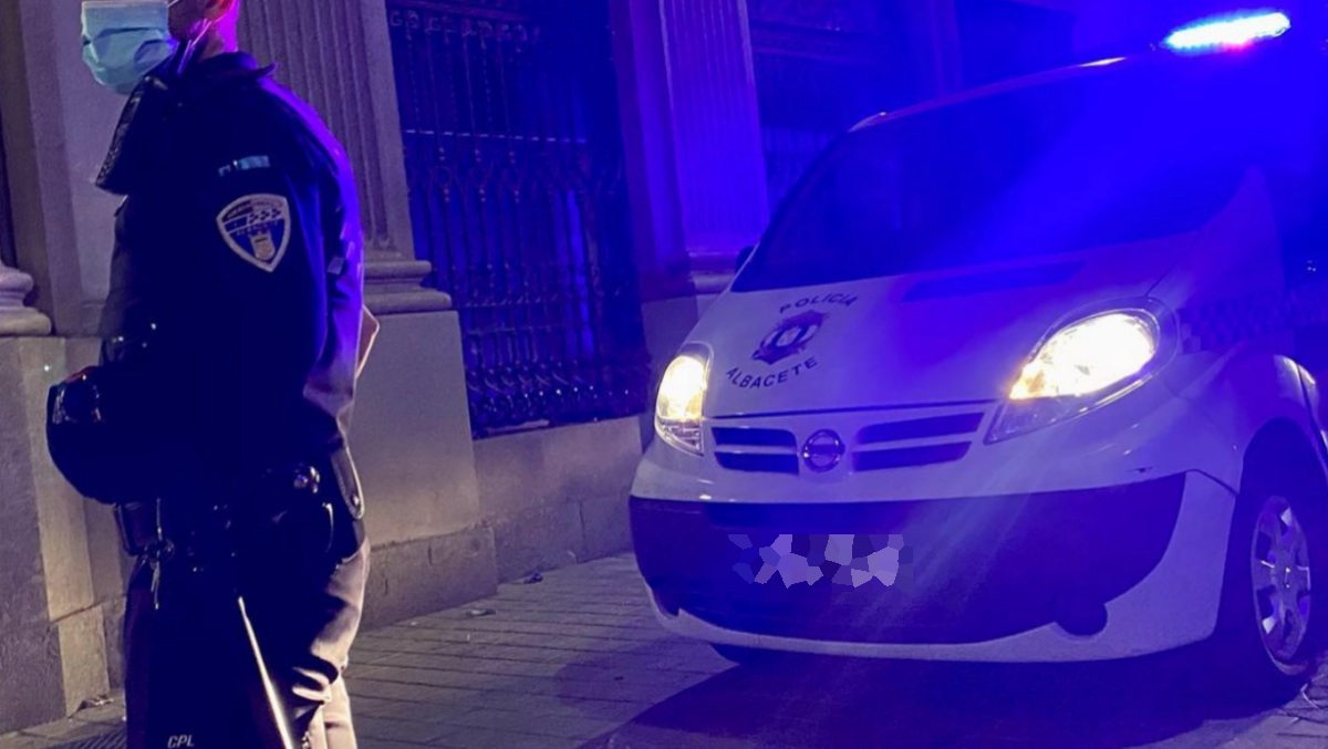 La Policía Local de Albacete en una actuación en La Zona